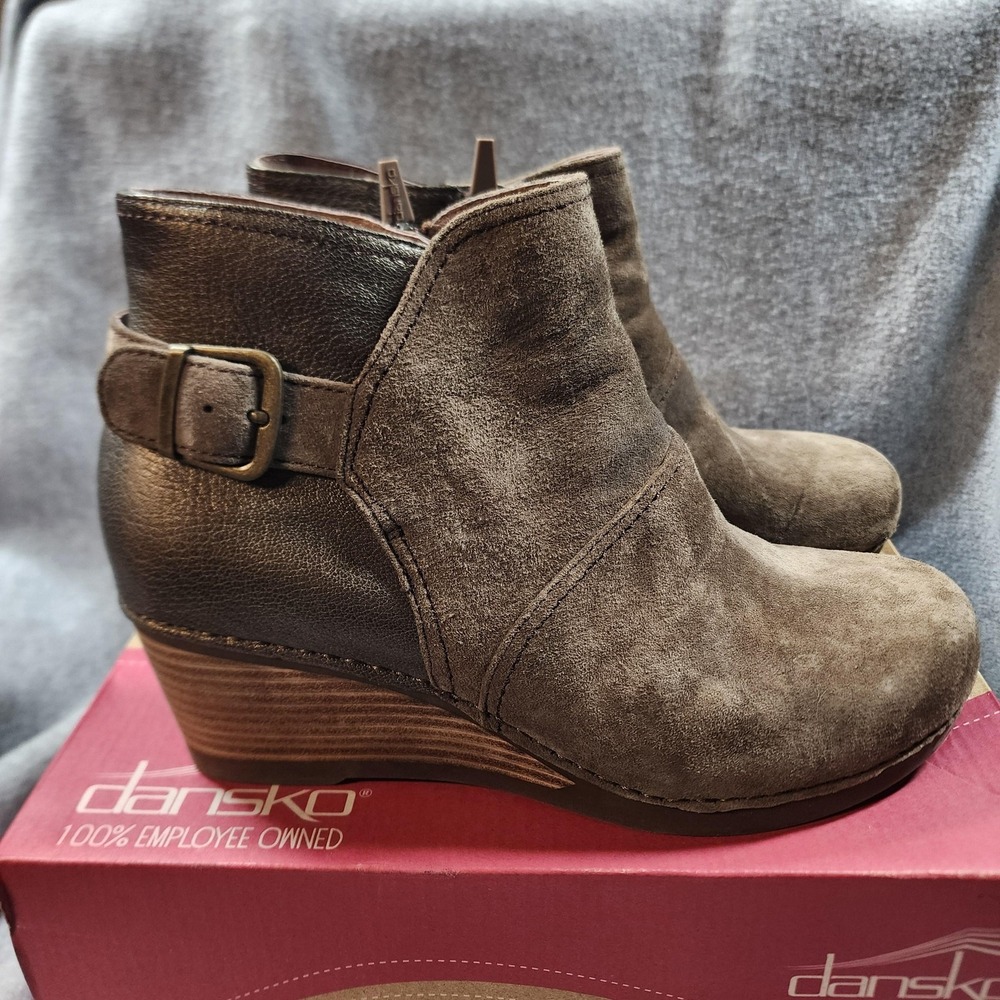 Dansko Womens 9.5 Shirley Suede‎ Boots Taupe Wedge Zip Buckle Ankle Booties
